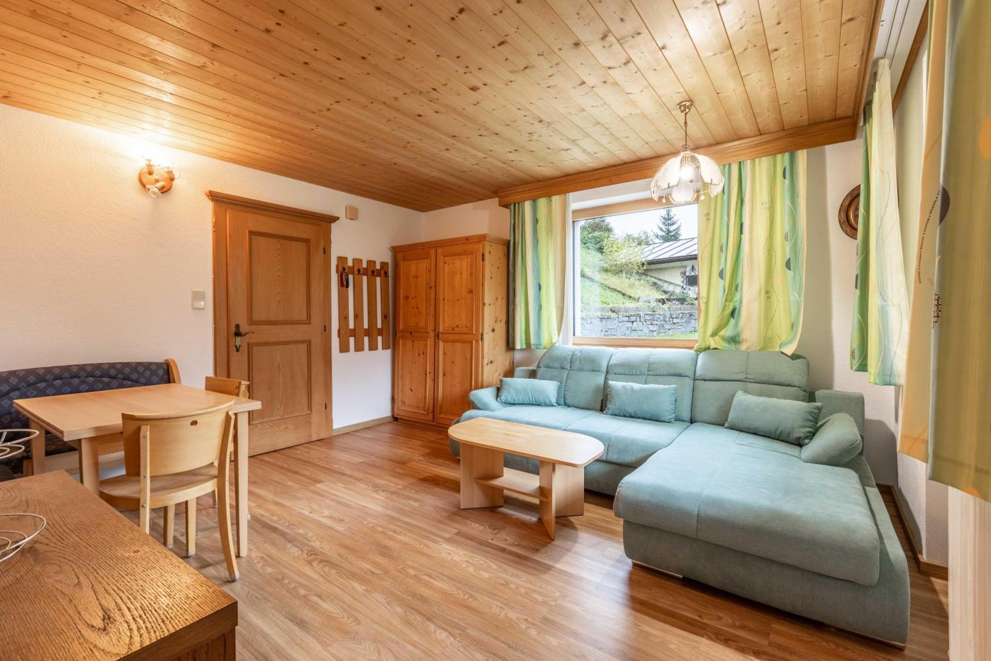 Haus Weinberg Apartment Петной ам Арлберг Екстериор снимка